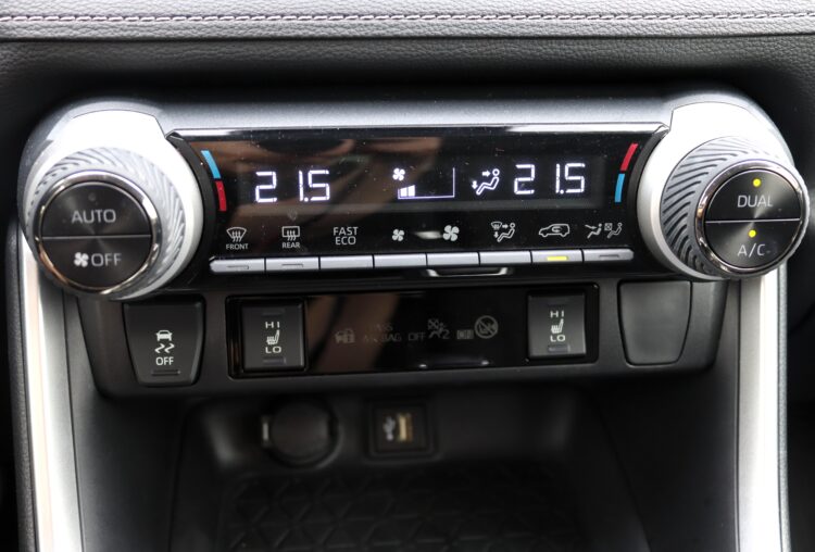 Toyota RAV4 Luxury Hybrid