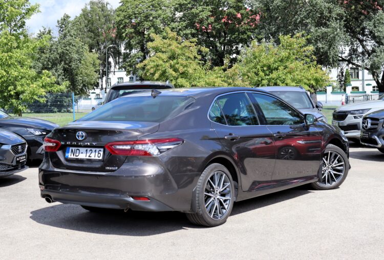 Toyota Camry Hybrid Executive