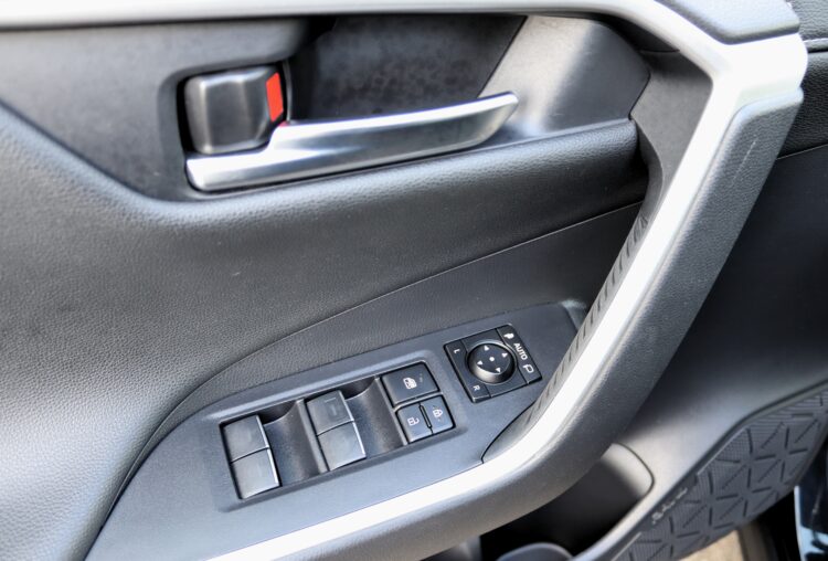 Toyota Rav4 Luxury FWD