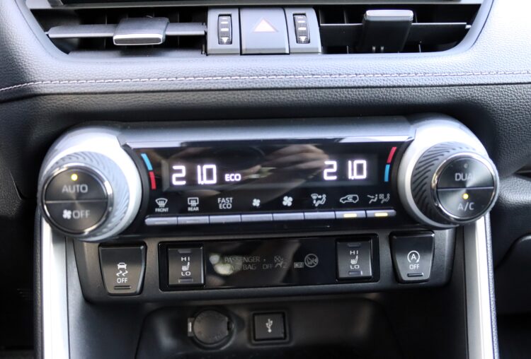 Toyota Rav4 Luxury FWD