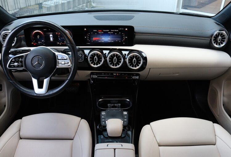 Mercedes-Benz CLA200