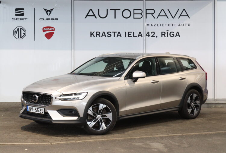 VOLVO V60 Cross Country B5 Awd