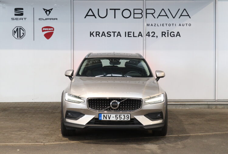 VOLVO V60 Cross Country B5 Awd