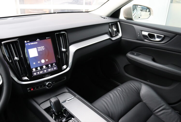 VOLVO V60 Cross Country B5 Awd