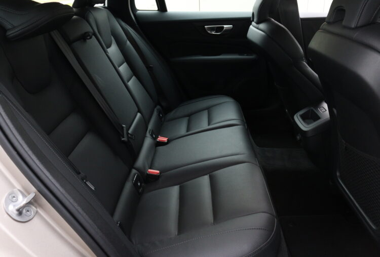 VOLVO V60 Cross Country B5 Awd
