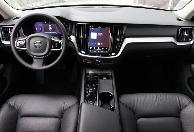 VOLVO V60 Cross Country B5 Awd