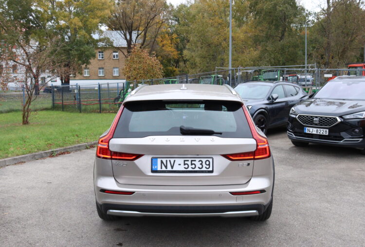 VOLVO V60 Cross Country B5 Awd