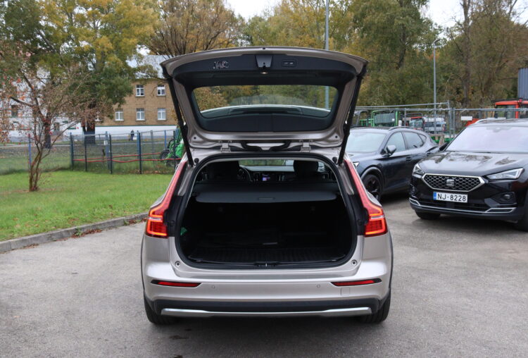 VOLVO V60 Cross Country B5 Awd