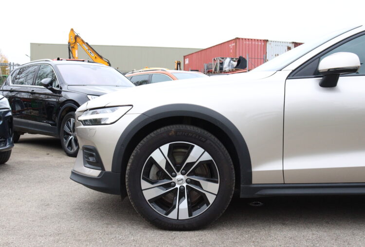 VOLVO V60 Cross Country B5 Awd