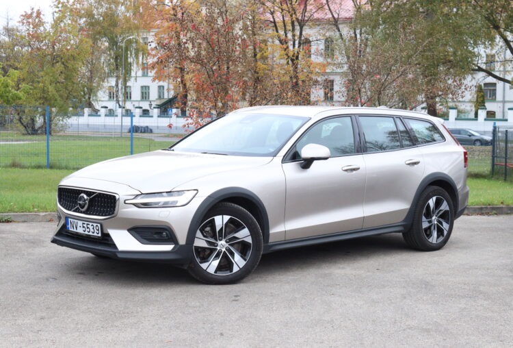 VOLVO V60 Cross Country B5 Awd